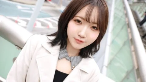 SIRO-5722 “A dramatic transformation like in the movie “Exorcist”!? Riko (22 years old, student)’s eyes change color when a dick pops out… The ultimate duality… A genuine sex-obsessed girl!! [First shoot] On the internet…”:
